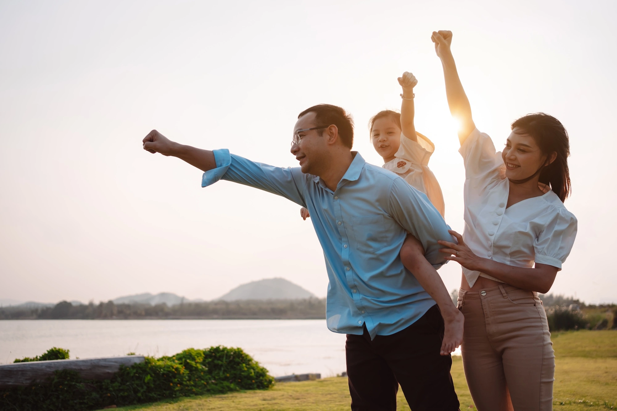 happy family in the park sunset light family on w 2023 11 27 05 14 50 utc